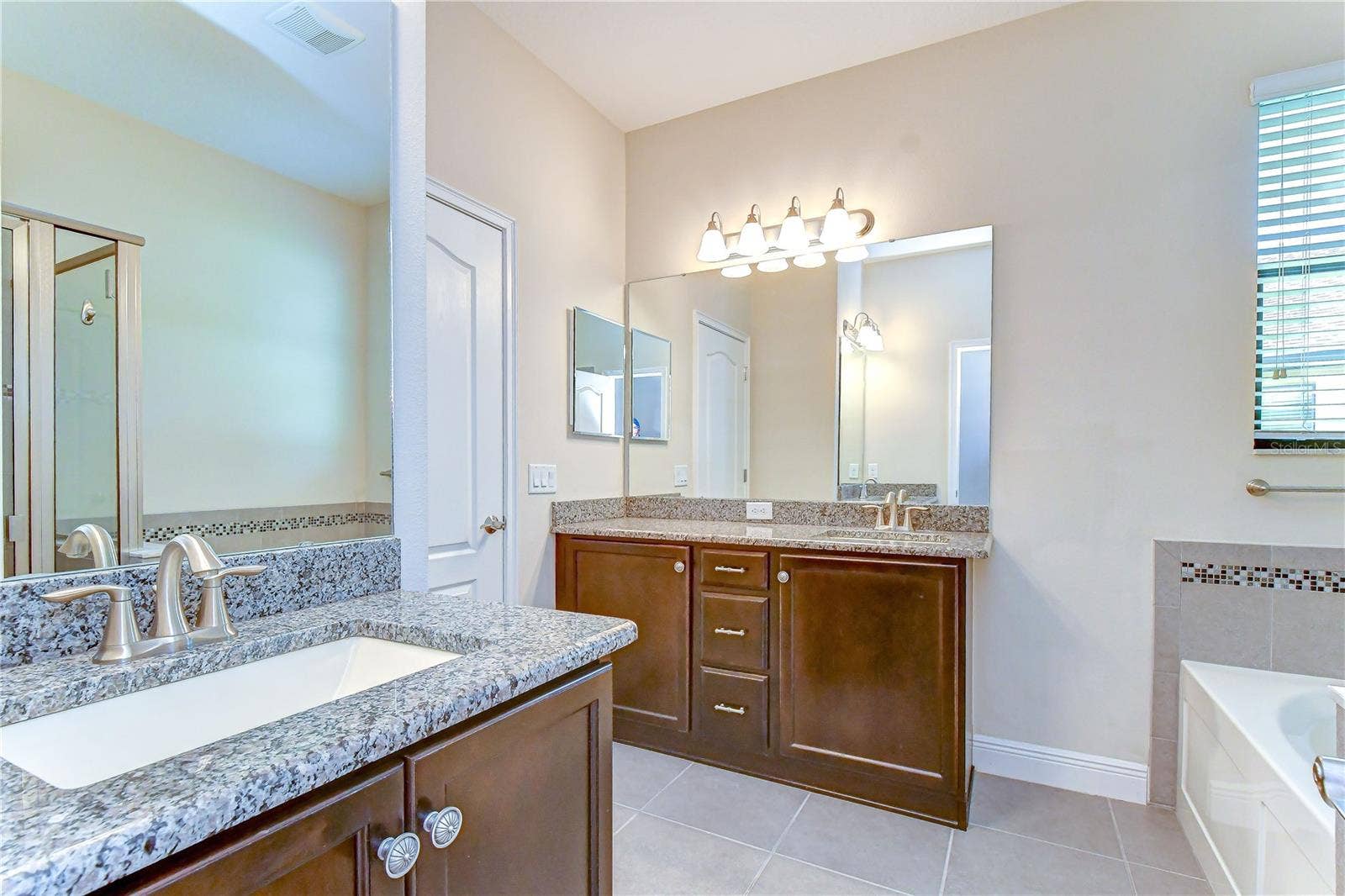 826 VINO VERDE CIRCLE, Brandon, FL 33511 826 VINO VERDE CIRCLE, Brandon, FL 33511