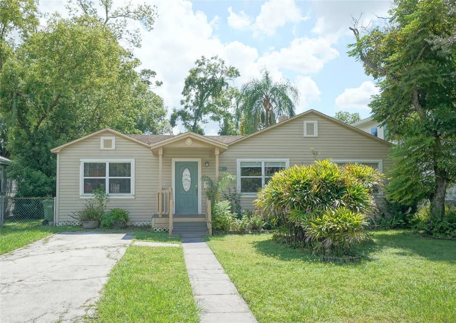 Property photo for 810 W WOODLAWN AVENUE, Tampa, FL