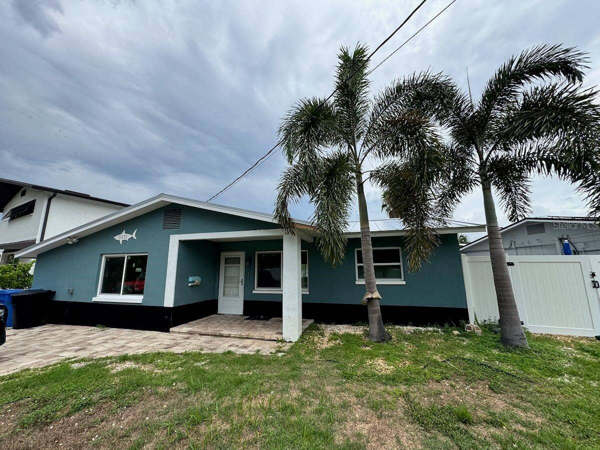 5451 BAYOU GRANDE BOULEVARD NE, St Petersburg, FL 33703