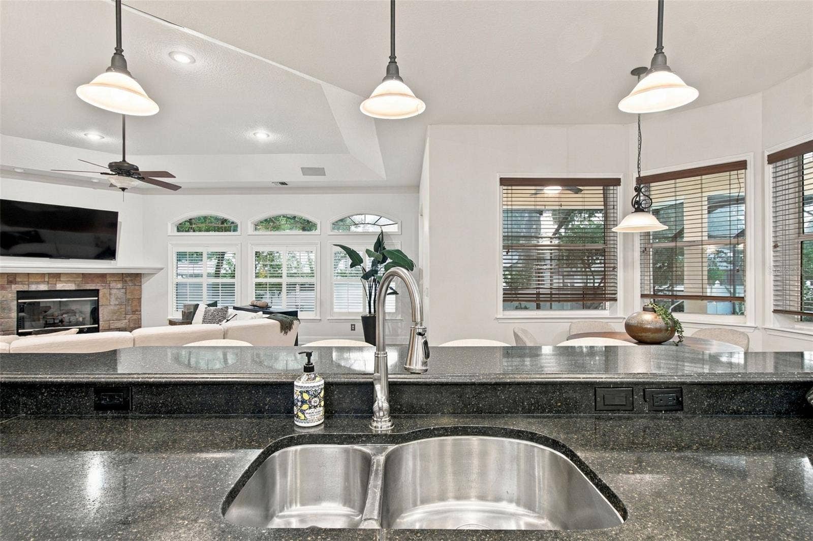 816 CITRUS WOOD LANE, Valrico, FL 33594