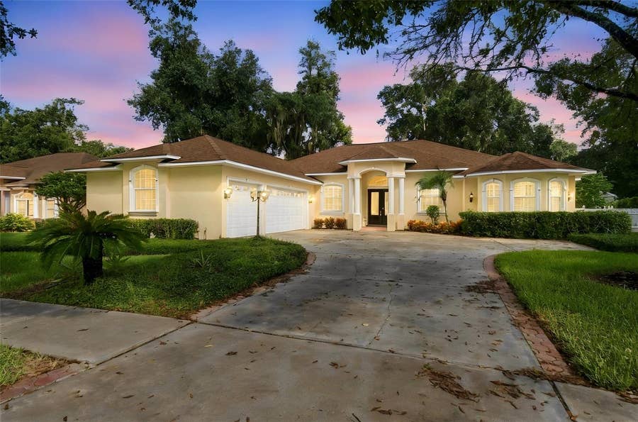 Property photo for 816 CITRUS WOOD LANE, Valrico, FL