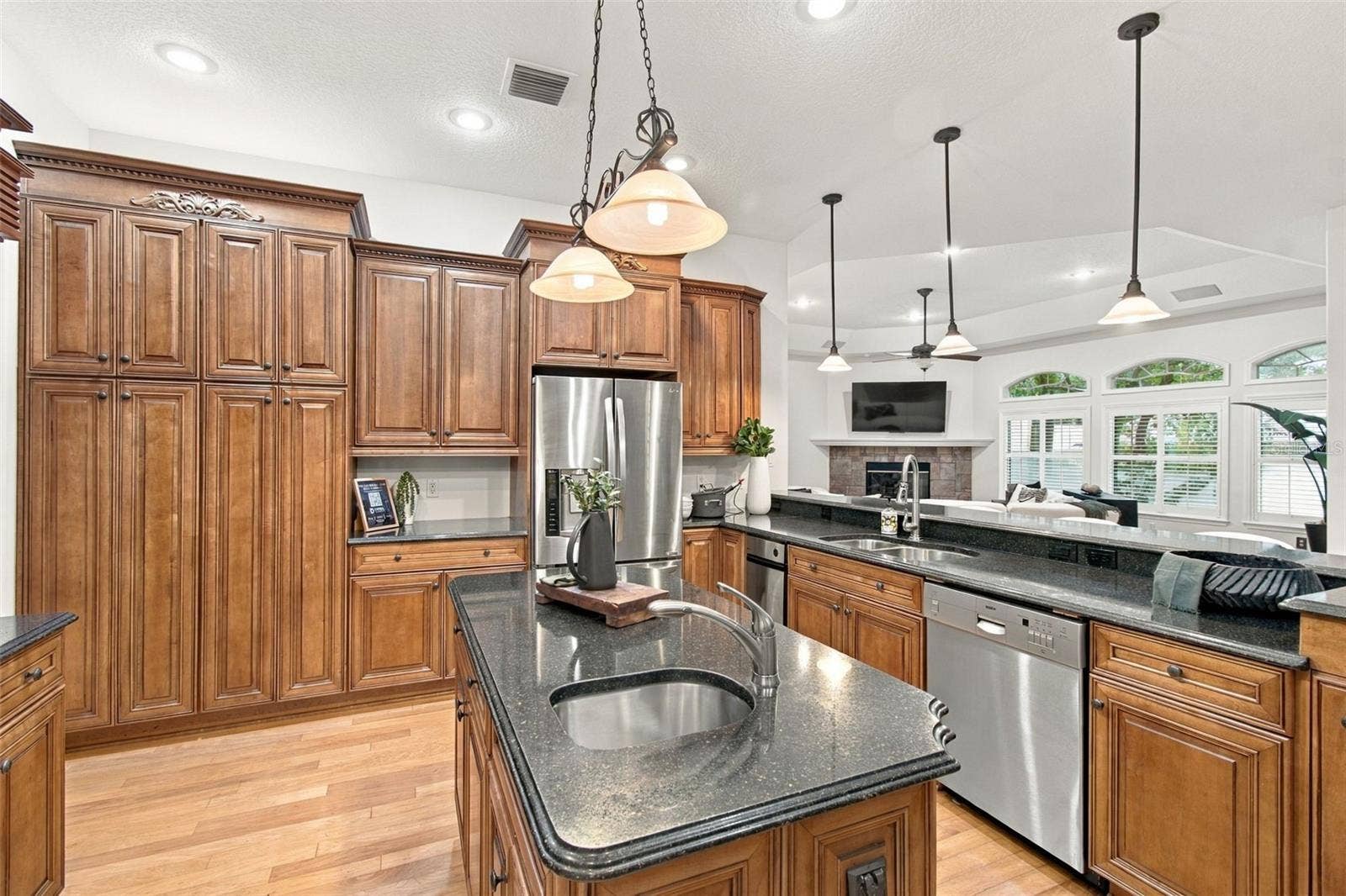 816 CITRUS WOOD LANE, Valrico, FL 33594