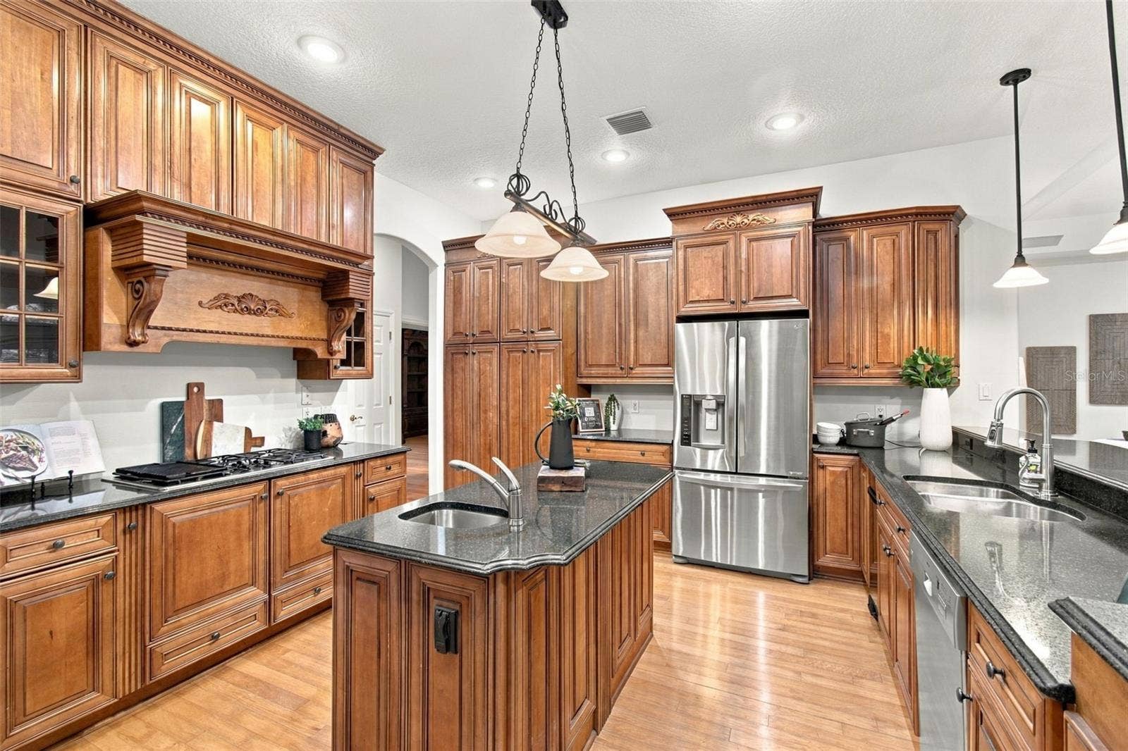 816 CITRUS WOOD LANE, Valrico, FL 33594