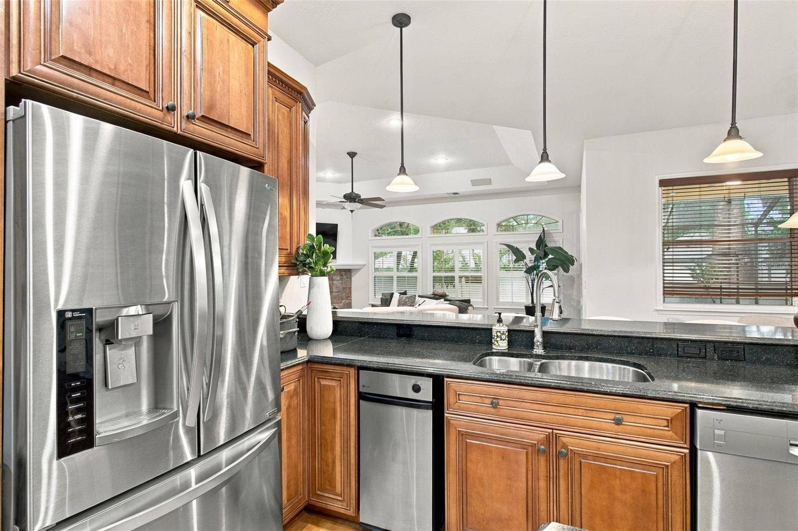 816 CITRUS WOOD LANE, Valrico, FL 33594