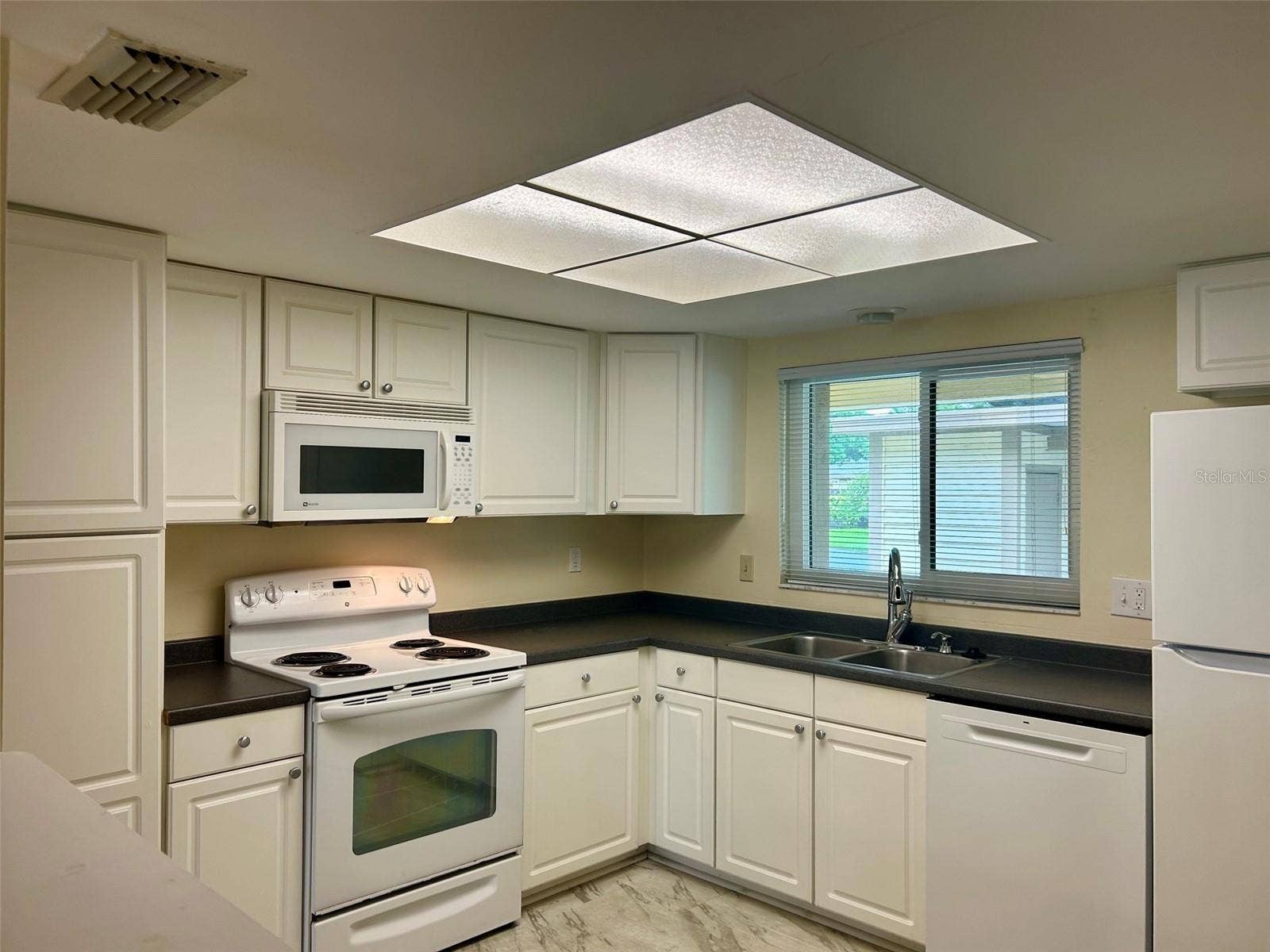 2506 OAKLEAF LANE, #25B, Clearwater, FL 33763 Kitchen