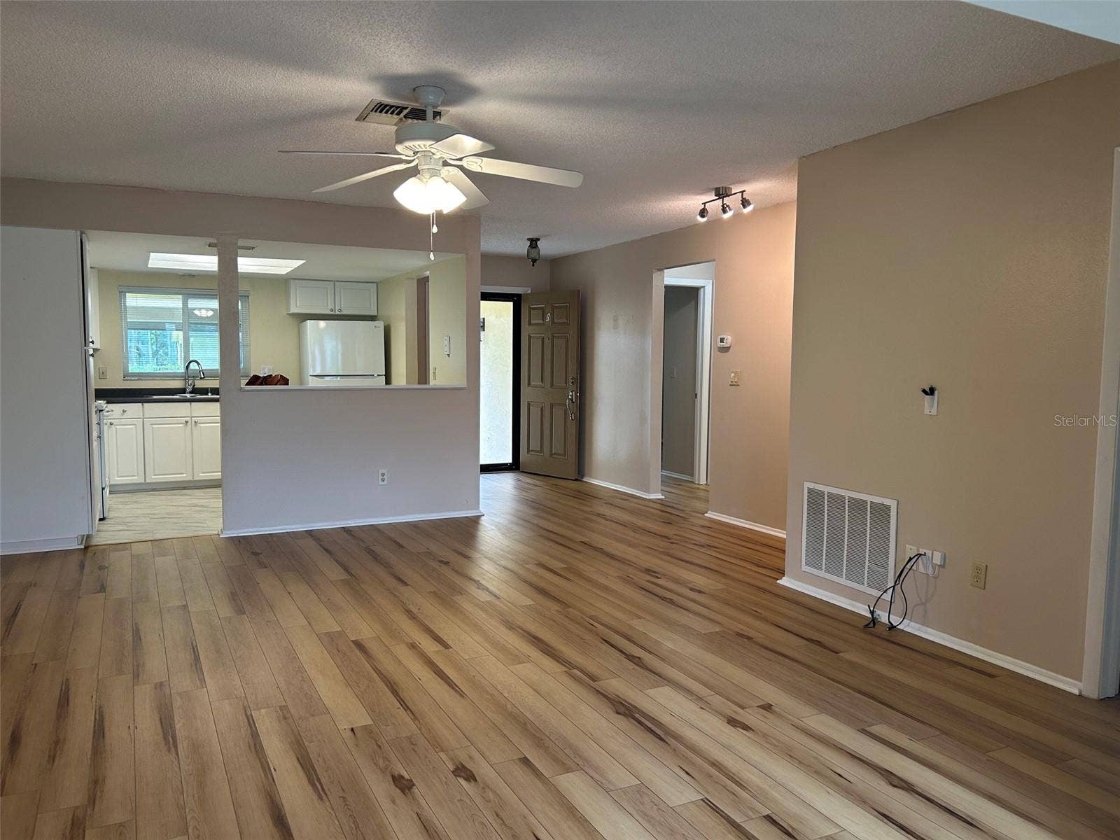 2506 OAKLEAF LANE, #25B, Clearwater, FL 33763 Great Room Open To Dining Area
