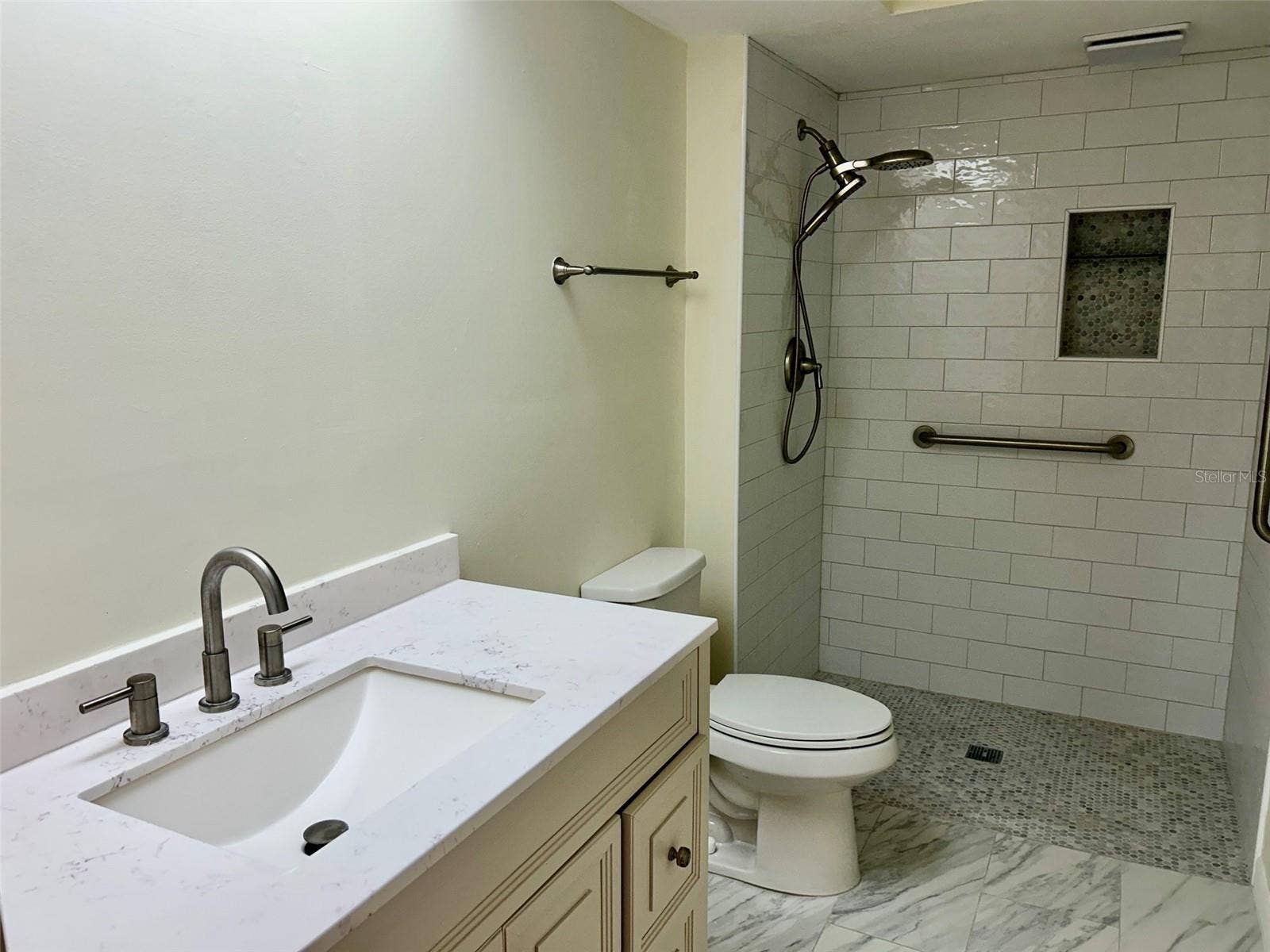 2506 OAKLEAF LANE, #25B, Clearwater, FL 33763 Updated Primary Bathroom