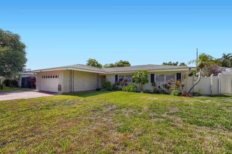 Property photo for 13931 DOMINICA DRIVE, Seminole, FL