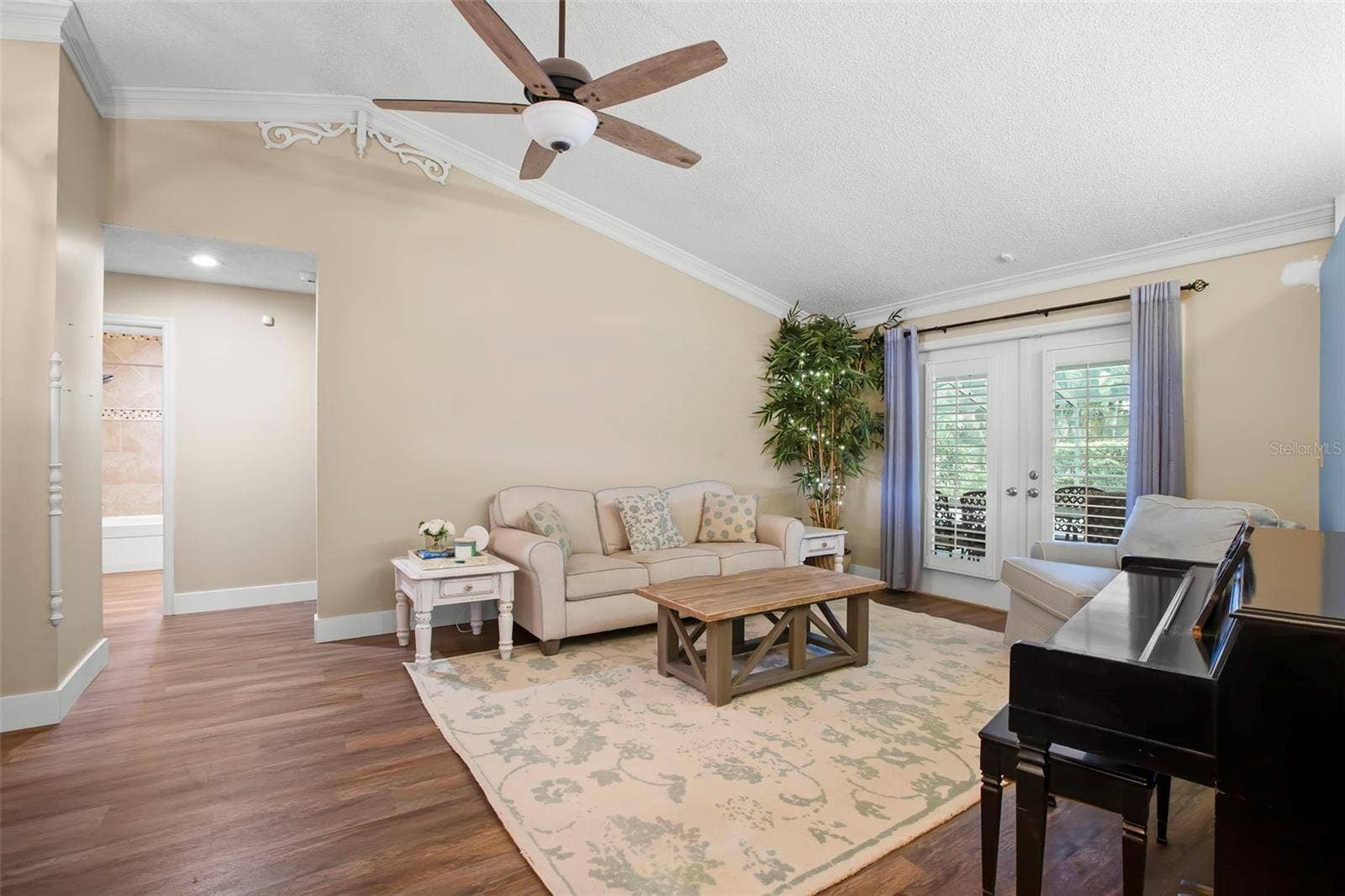 1419 INDIAN TRAIL S, Palm Harbor, FL 34683 Living Room