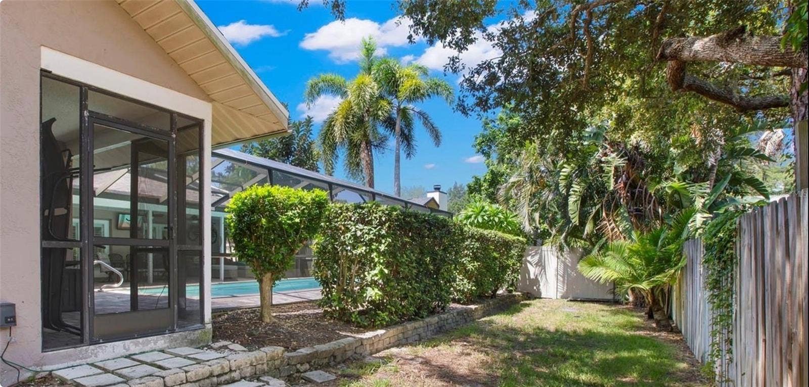 1419 INDIAN TRAIL S, Palm Harbor, FL 34683 Side Yard