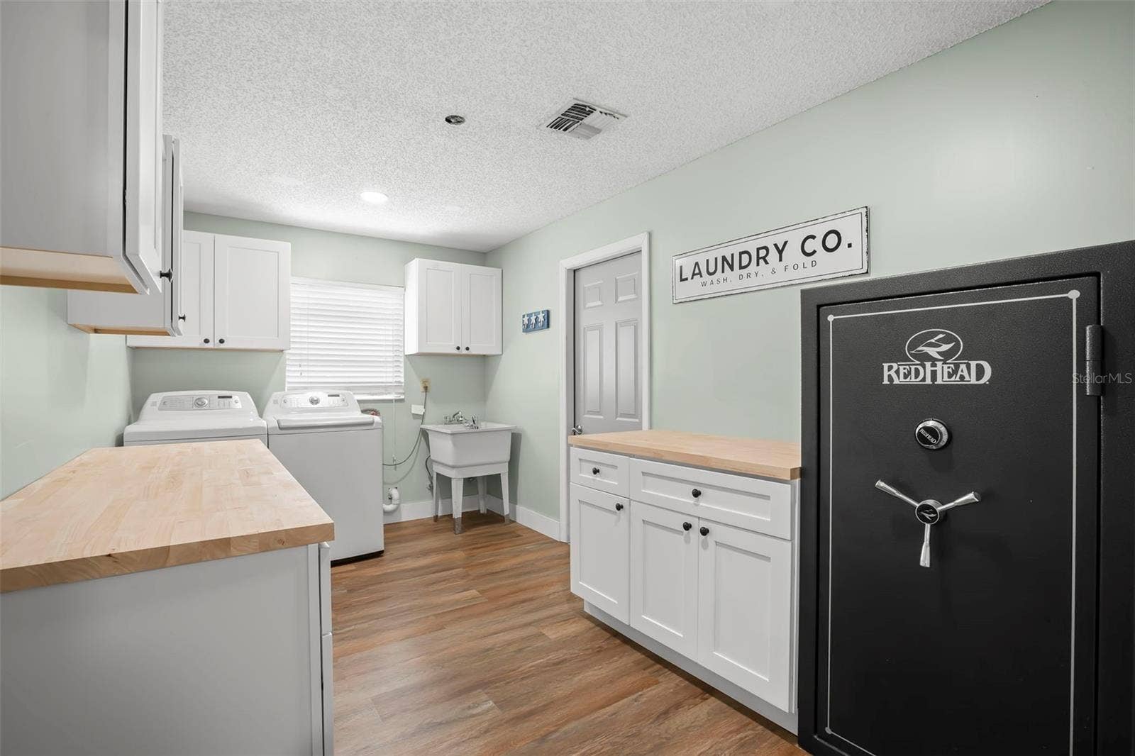 1419 INDIAN TRAIL S, Palm Harbor, FL 34683 Laundry Room