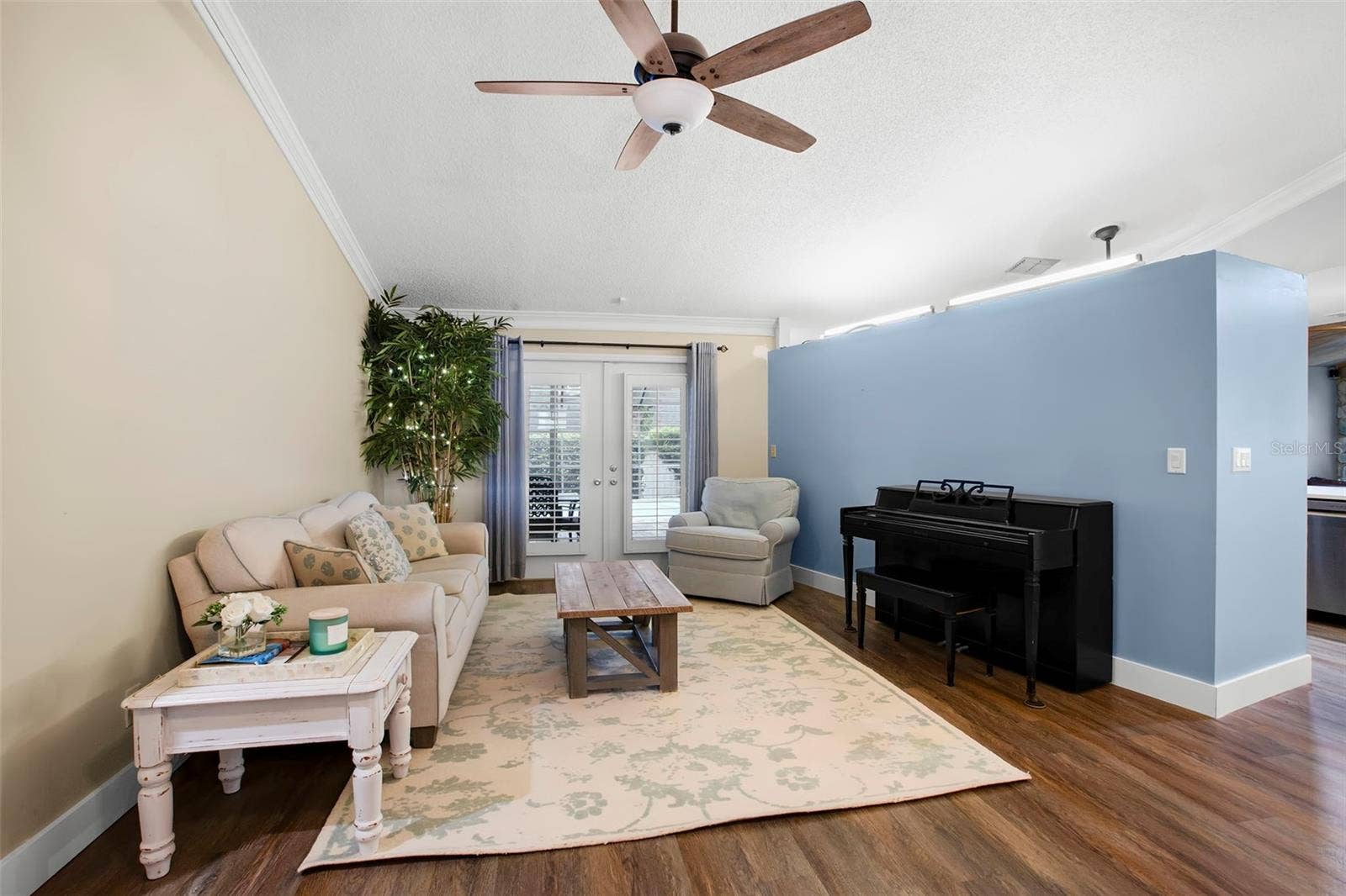 1419 INDIAN TRAIL S, Palm Harbor, FL 34683 Living Room
