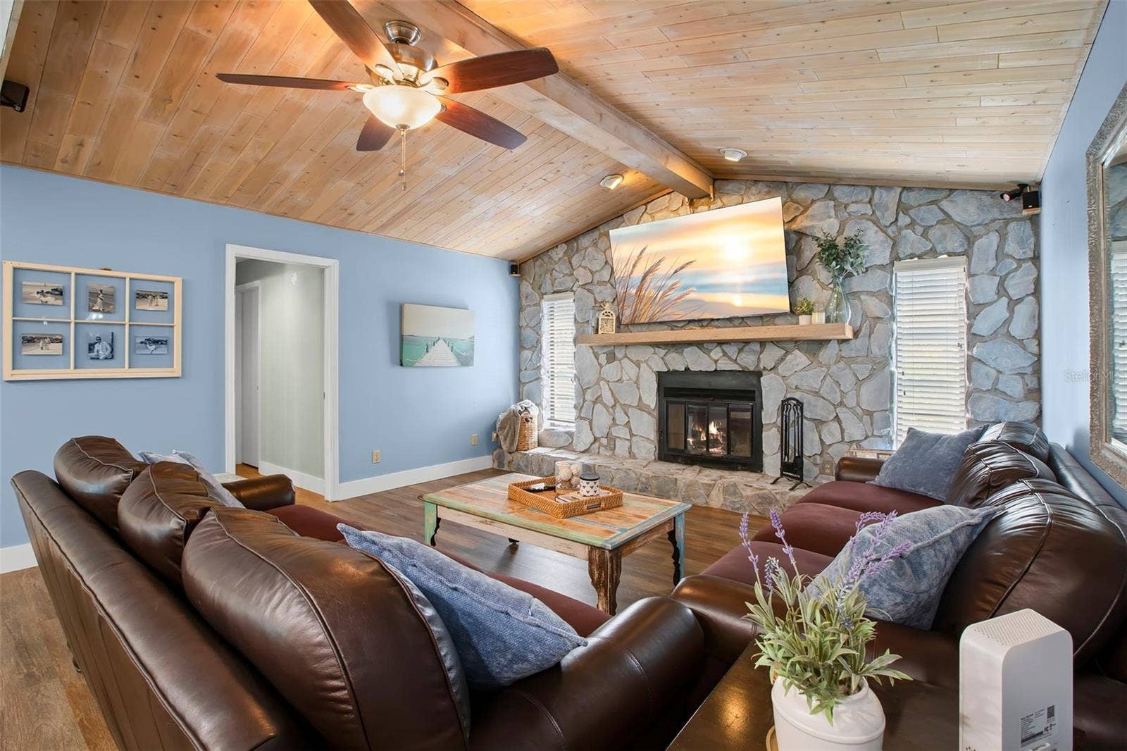 1419 INDIAN TRAIL S, Palm Harbor, FL 34683 Family Room