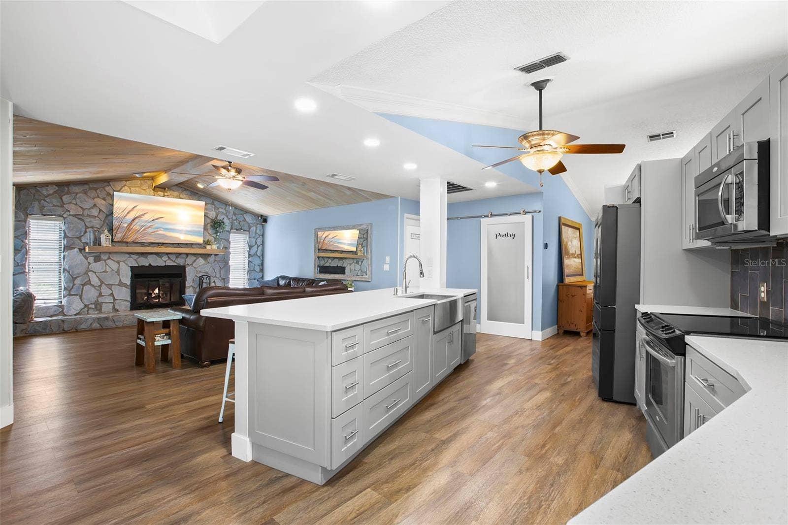 1419 INDIAN TRAIL S, Palm Harbor, FL 34683 Kitchen and Family Room