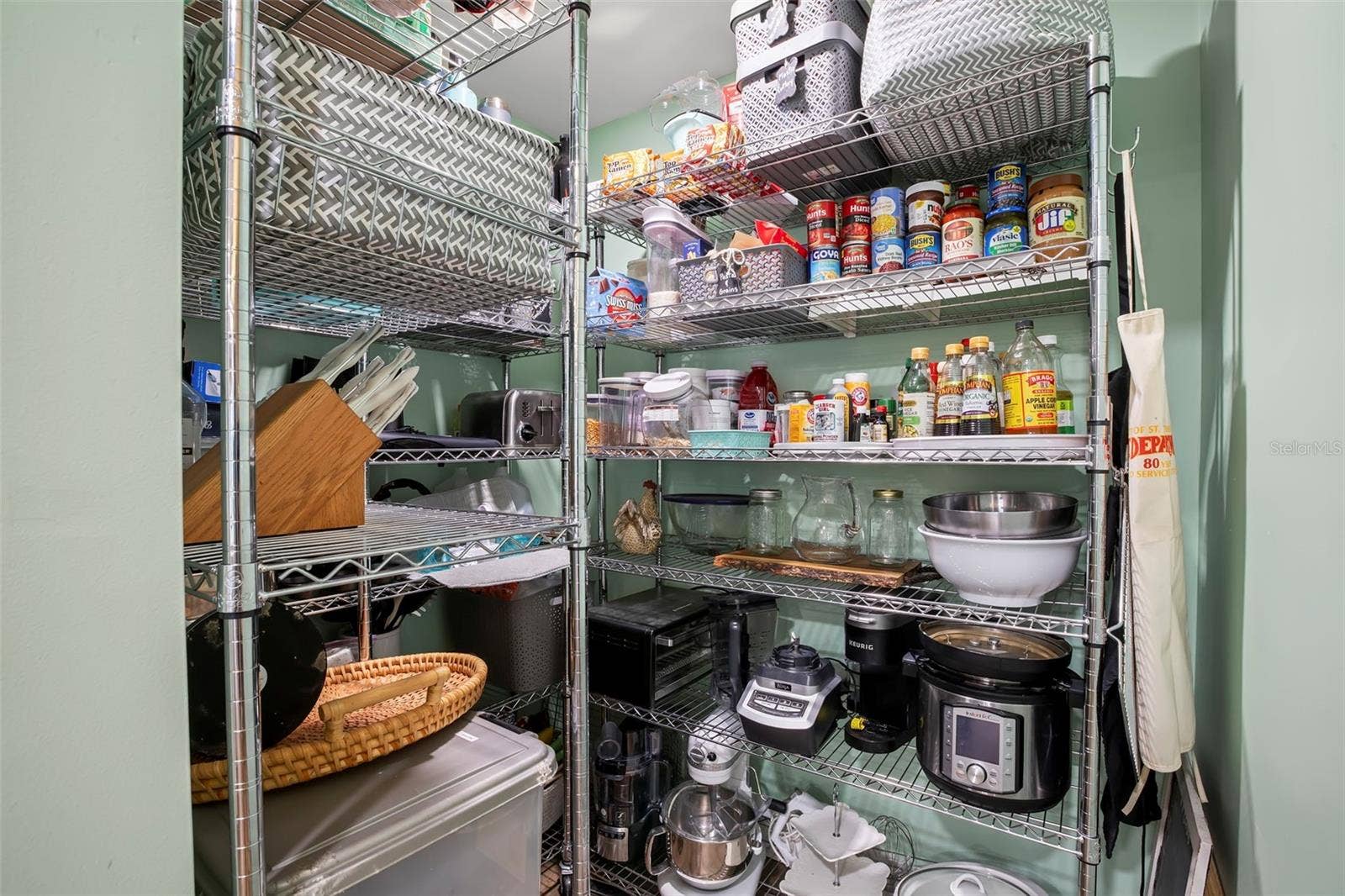 1419 INDIAN TRAIL S, Palm Harbor, FL 34683 Walk-In Pantry