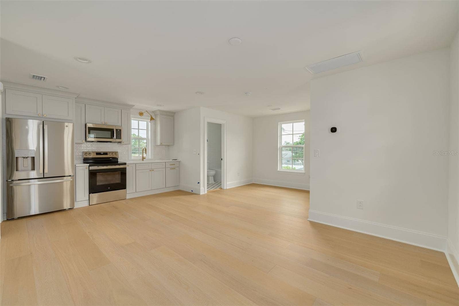 461 47TH AVENUE N, St Petersburg, FL 33703 461 47TH AVENUE N, St Petersburg, FL 33703