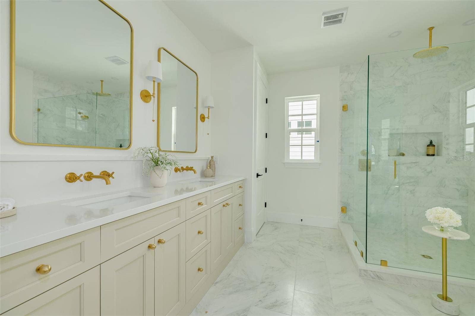 461 47TH AVENUE N, St Petersburg, FL 33703 461 47TH AVENUE N, St Petersburg, FL 33703