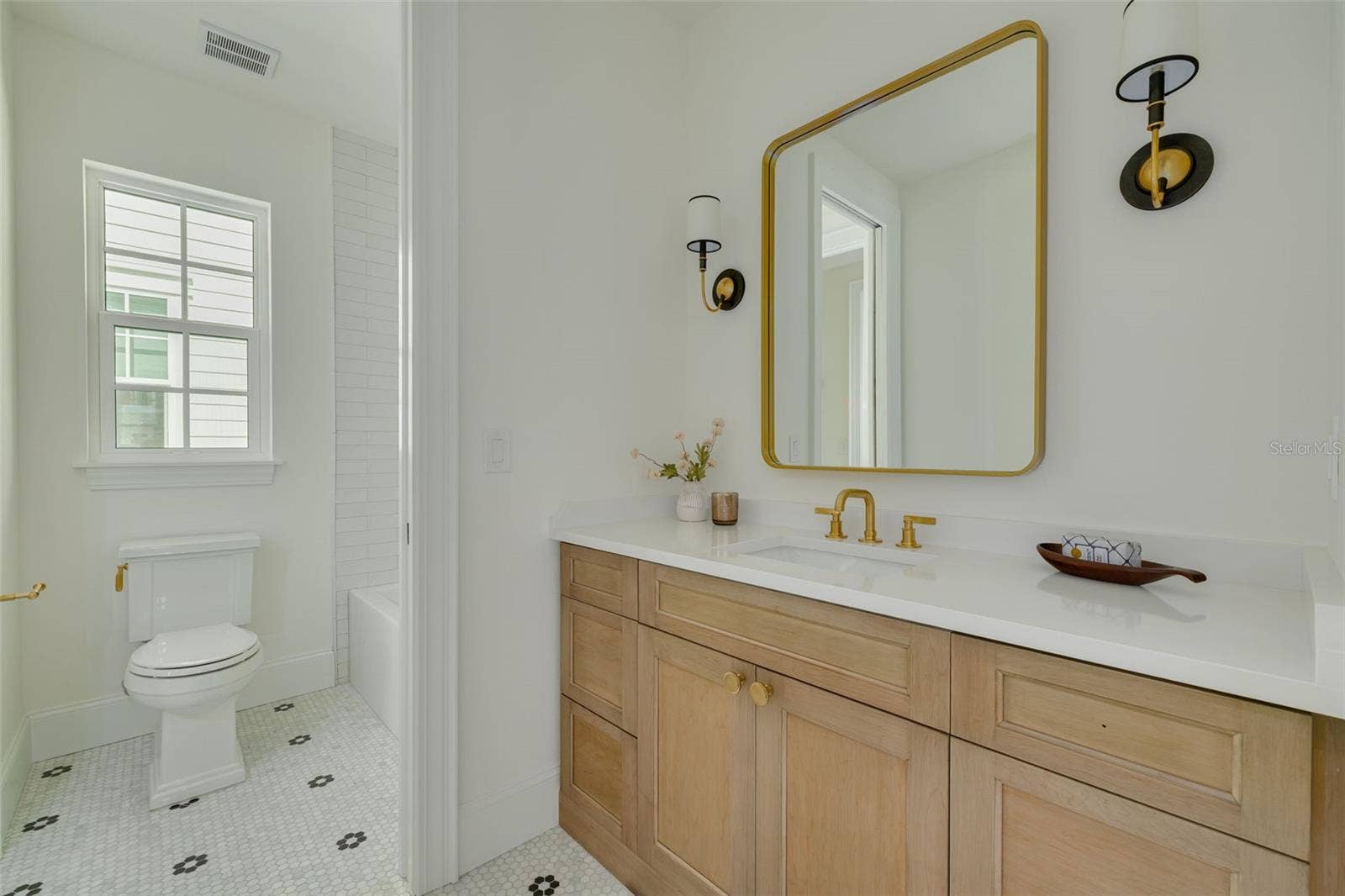 461 47TH AVENUE N, St Petersburg, FL 33703 461 47TH AVENUE N, St Petersburg, FL 33703