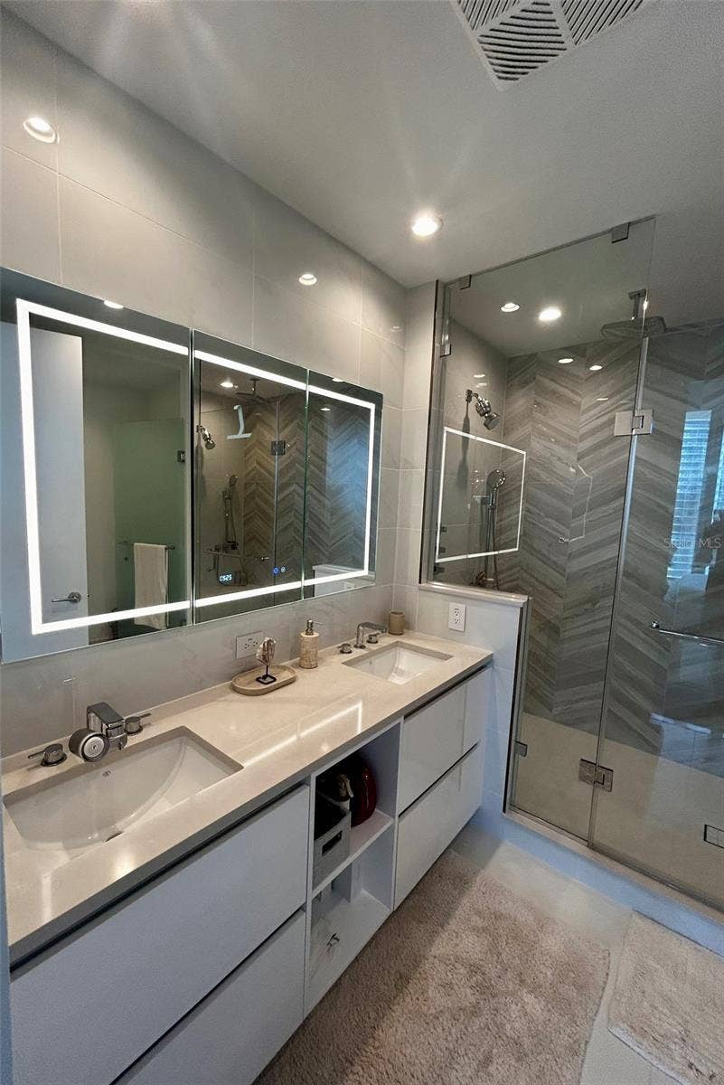 400 CENTRAL AVENUE, #1904, St Petersburg, FL 33701 400 CENTRAL AVENUE, #1904, St Petersburg, FL 33701
