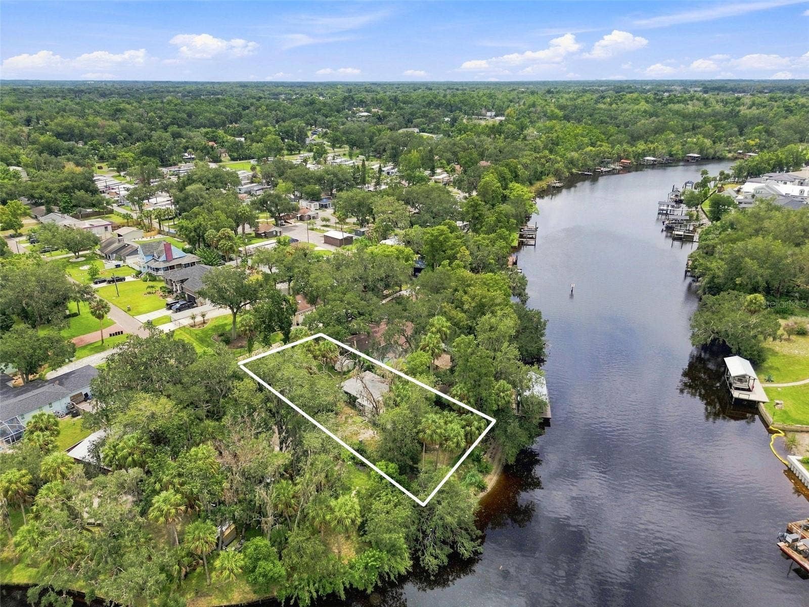 11301 SYLVAN GREEN LANE, Riverview, FL 33569 11301 SYLVAN GREEN LANE, Riverview, FL 33569