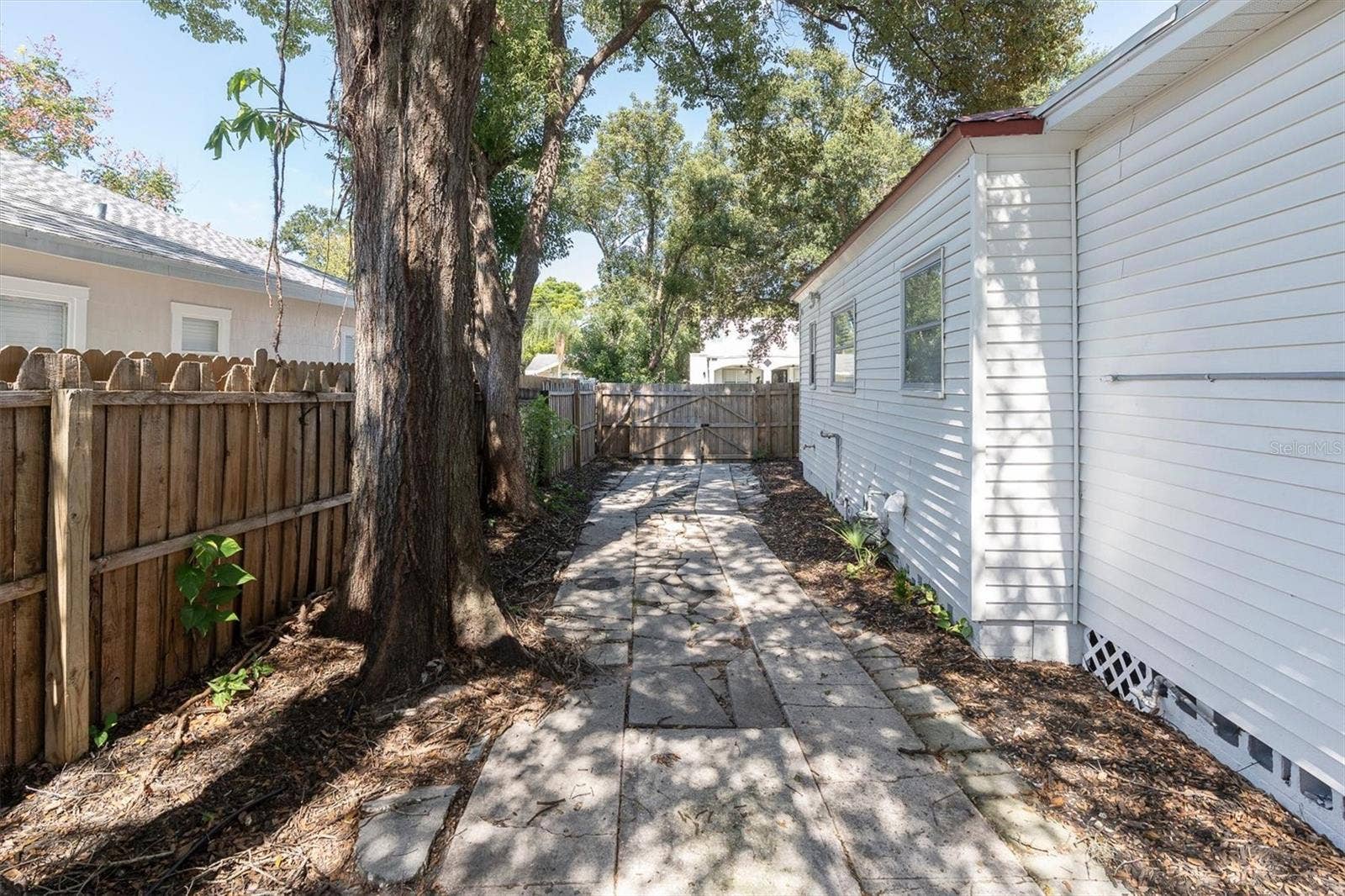 104 W LAMBRIGHT STREET, Tampa, FL 33604 104 W LAMBRIGHT STREET, Tampa, FL 33604
