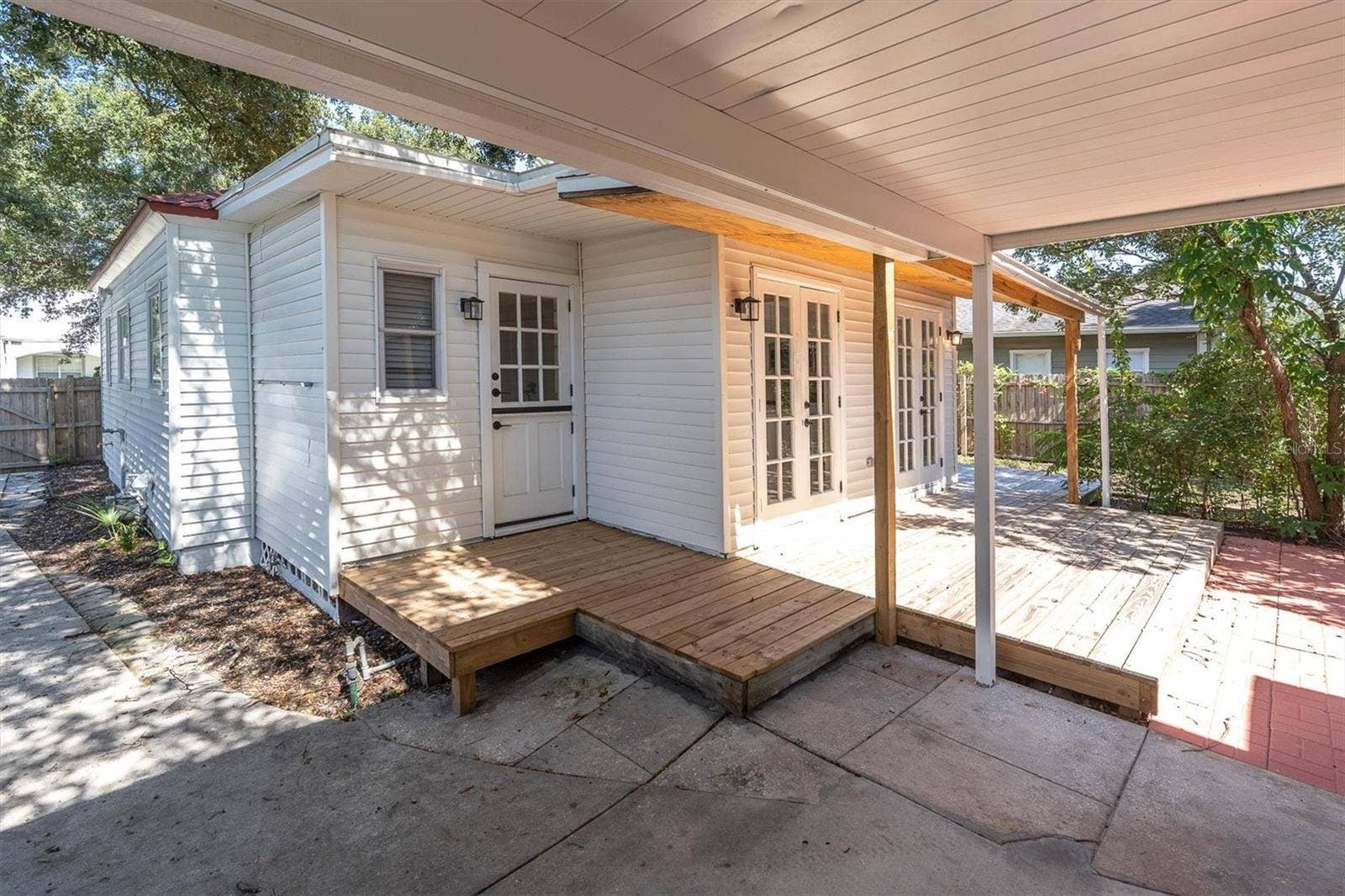 104 W LAMBRIGHT STREET, Tampa, FL 33604 104 W LAMBRIGHT STREET, Tampa, FL 33604