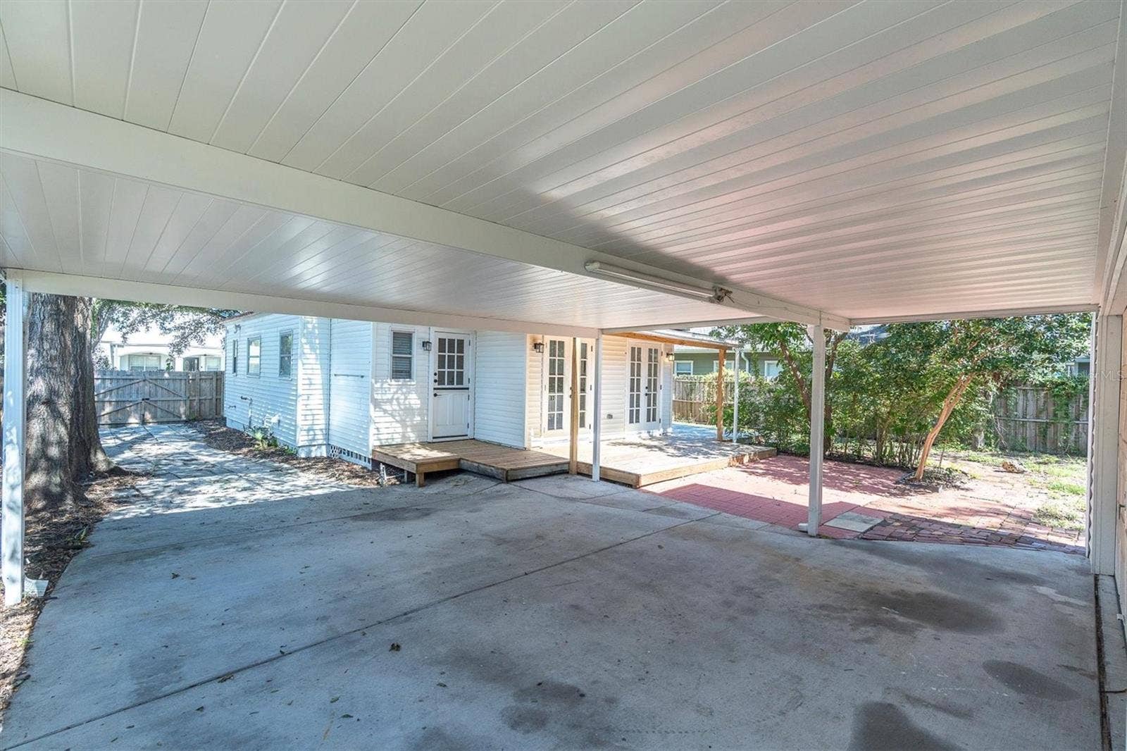 104 W LAMBRIGHT STREET, Tampa, FL 33604 104 W LAMBRIGHT STREET, Tampa, FL 33604