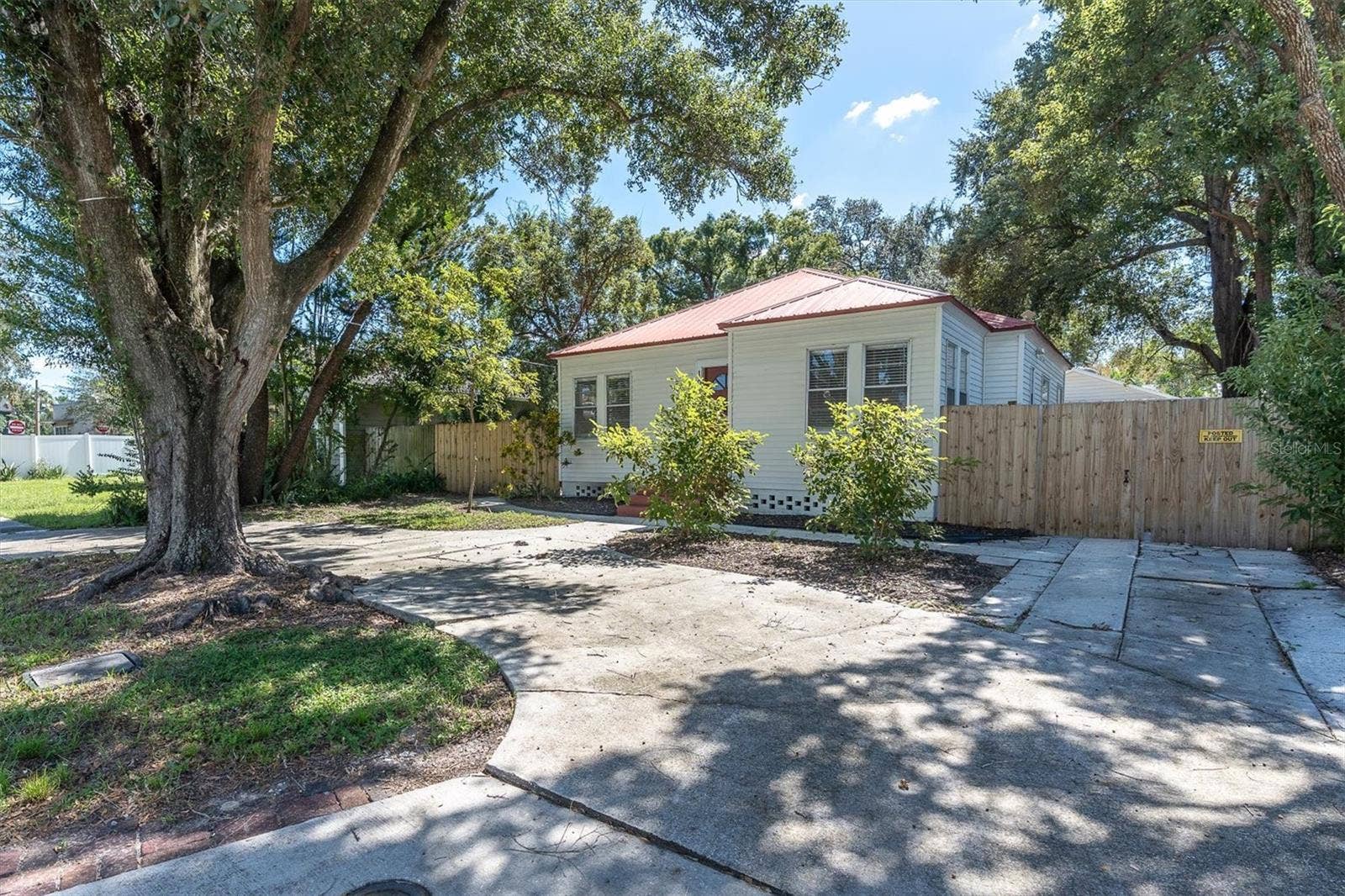 104 W LAMBRIGHT STREET, Tampa, FL 33604 104 W LAMBRIGHT STREET, Tampa, FL 33604