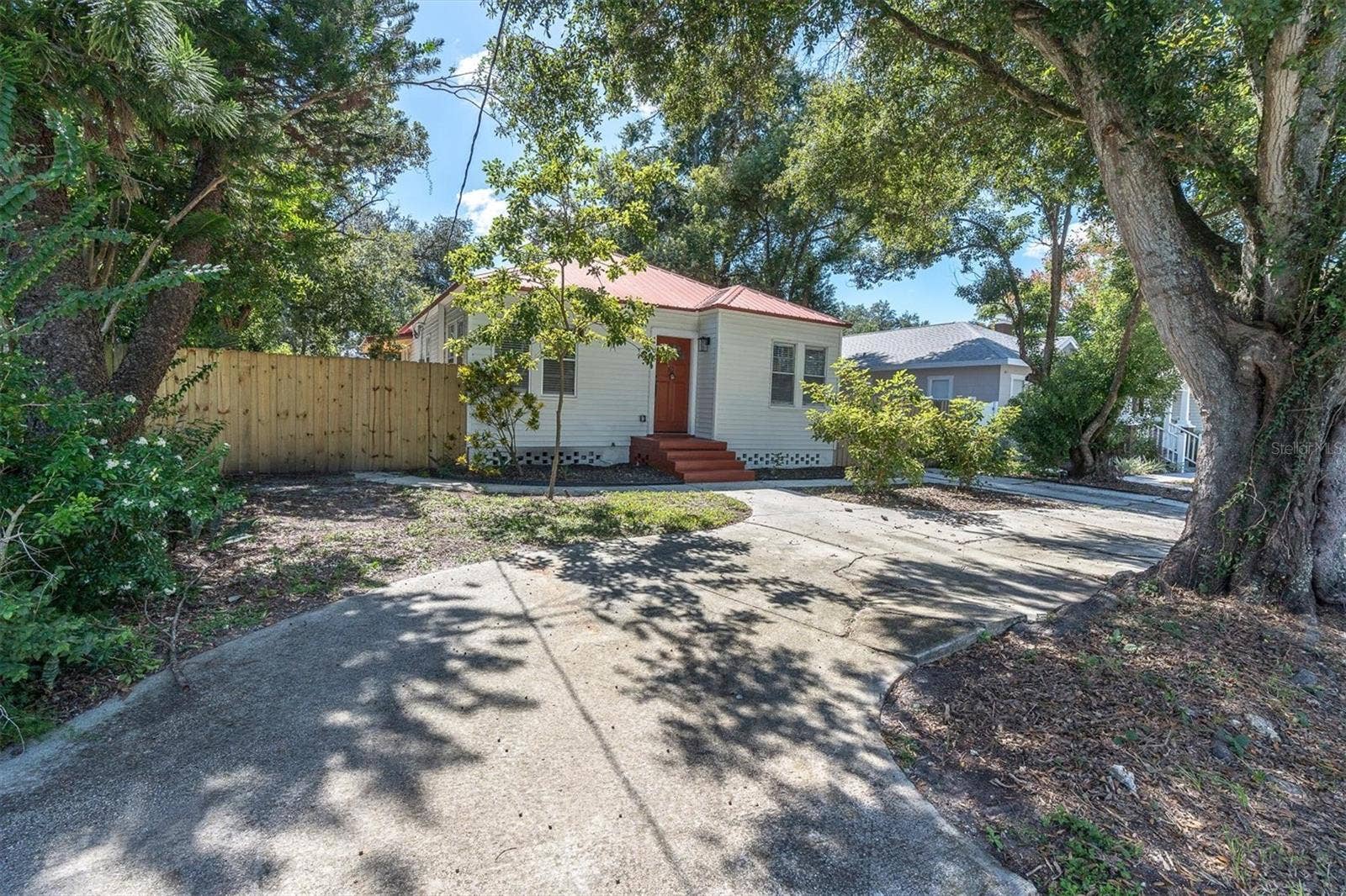104 W LAMBRIGHT STREET, Tampa, FL 33604 104 W LAMBRIGHT STREET, Tampa, FL 33604