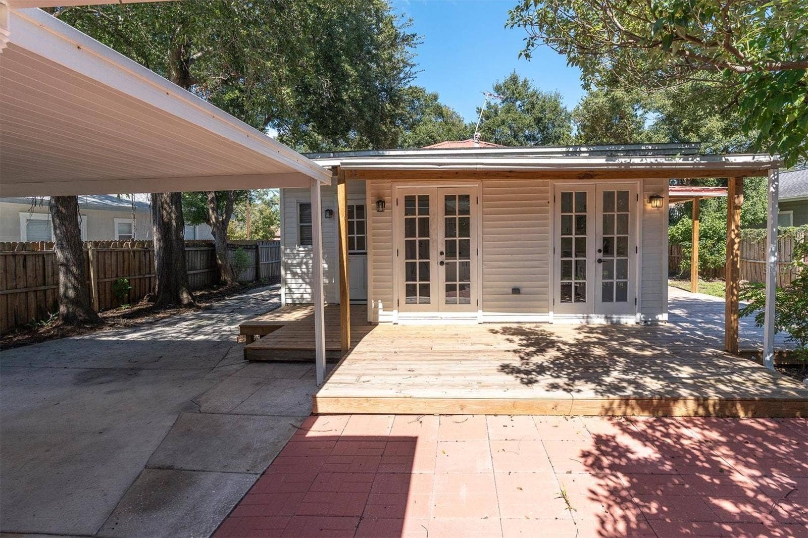 104 W LAMBRIGHT STREET, Tampa, FL 33604 104 W LAMBRIGHT STREET, Tampa, FL 33604