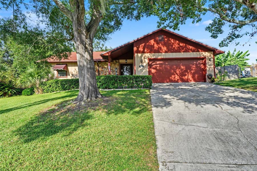 Property photo for 4910 FOXRUN PLACE, Lakeland, FL
