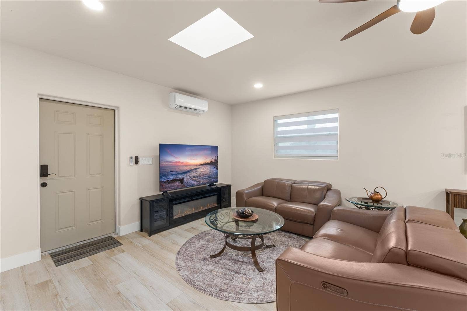 5028 AUTUMN RIDGE LANE, Windermere, FL 34786 Living room area
