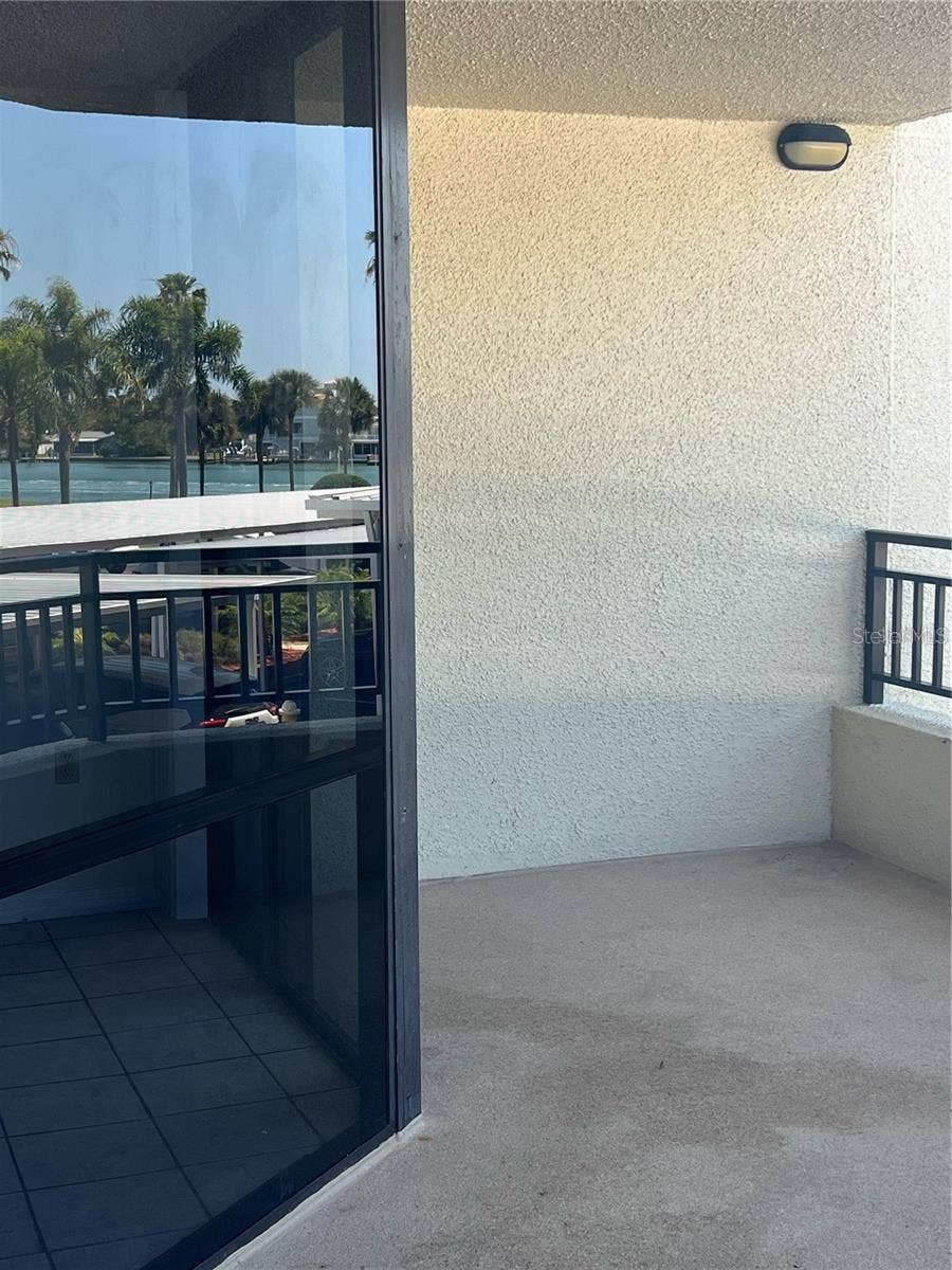 690 ISLAND WAY, #208, Clearwater, FL 33767 690 ISLAND WAY, #208, Clearwater, FL 33767