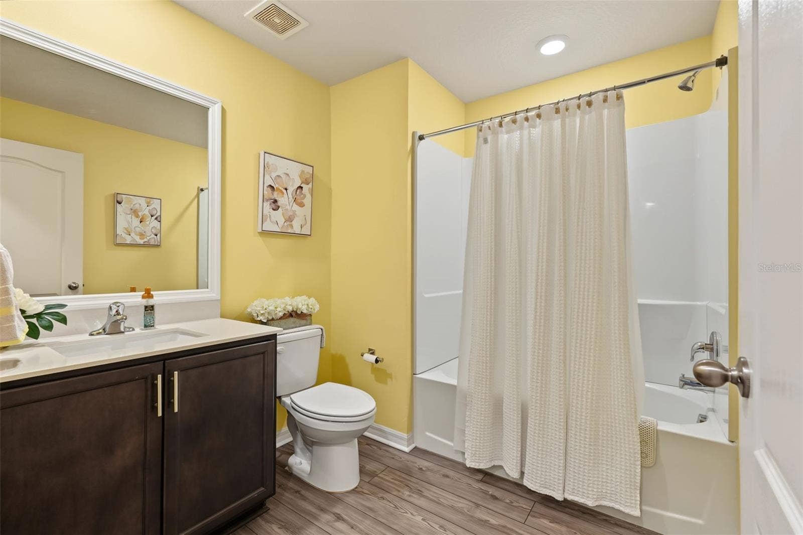 8951 SOUTHERN CHARM CIRCLE, Brooksville, FL 34613 8951 SOUTHERN CHARM CIRCLE, Brooksville, FL 34613