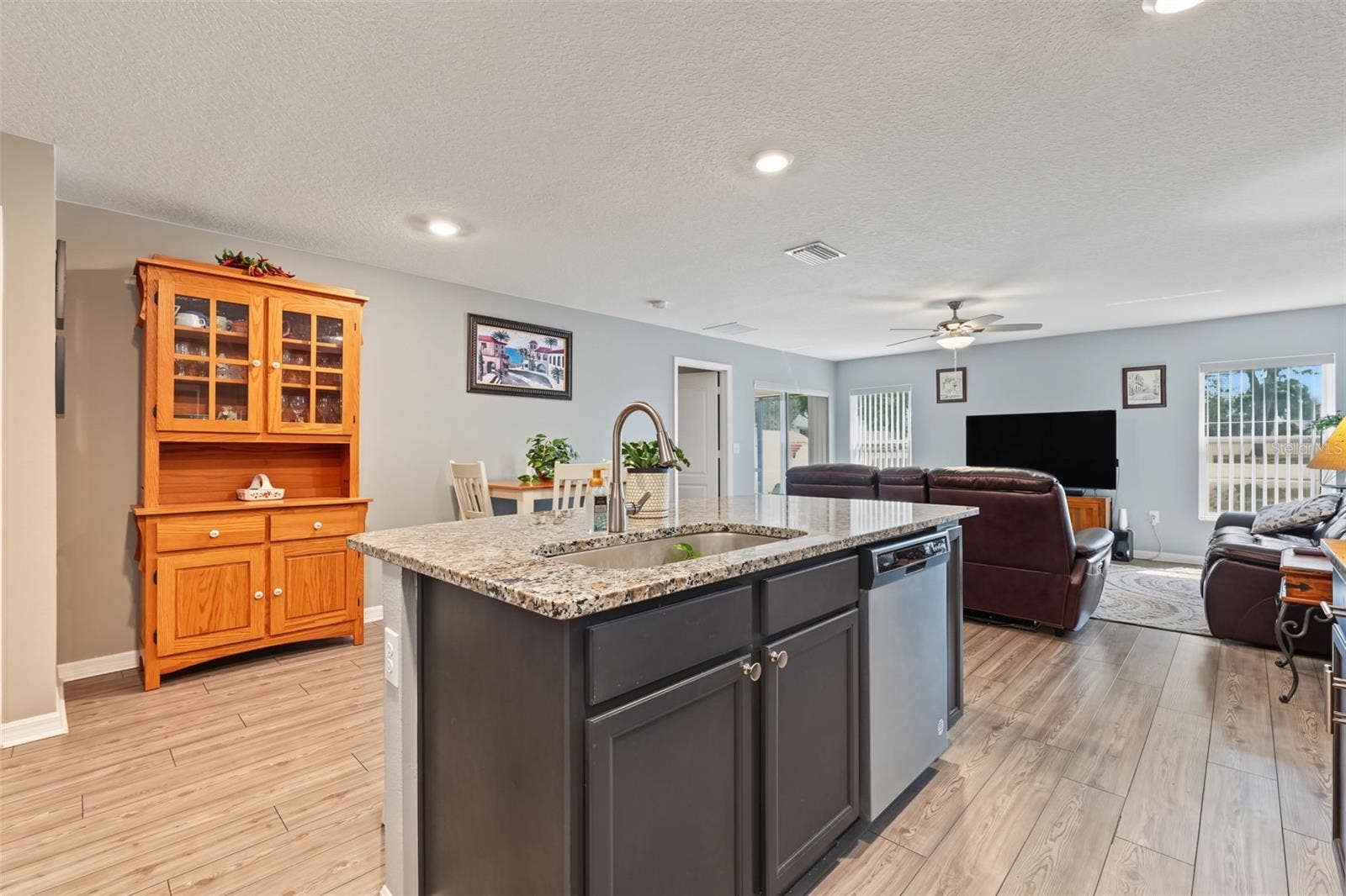 8951 SOUTHERN CHARM CIRCLE, Brooksville, FL 34613 8951 SOUTHERN CHARM CIRCLE, Brooksville, FL 34613
