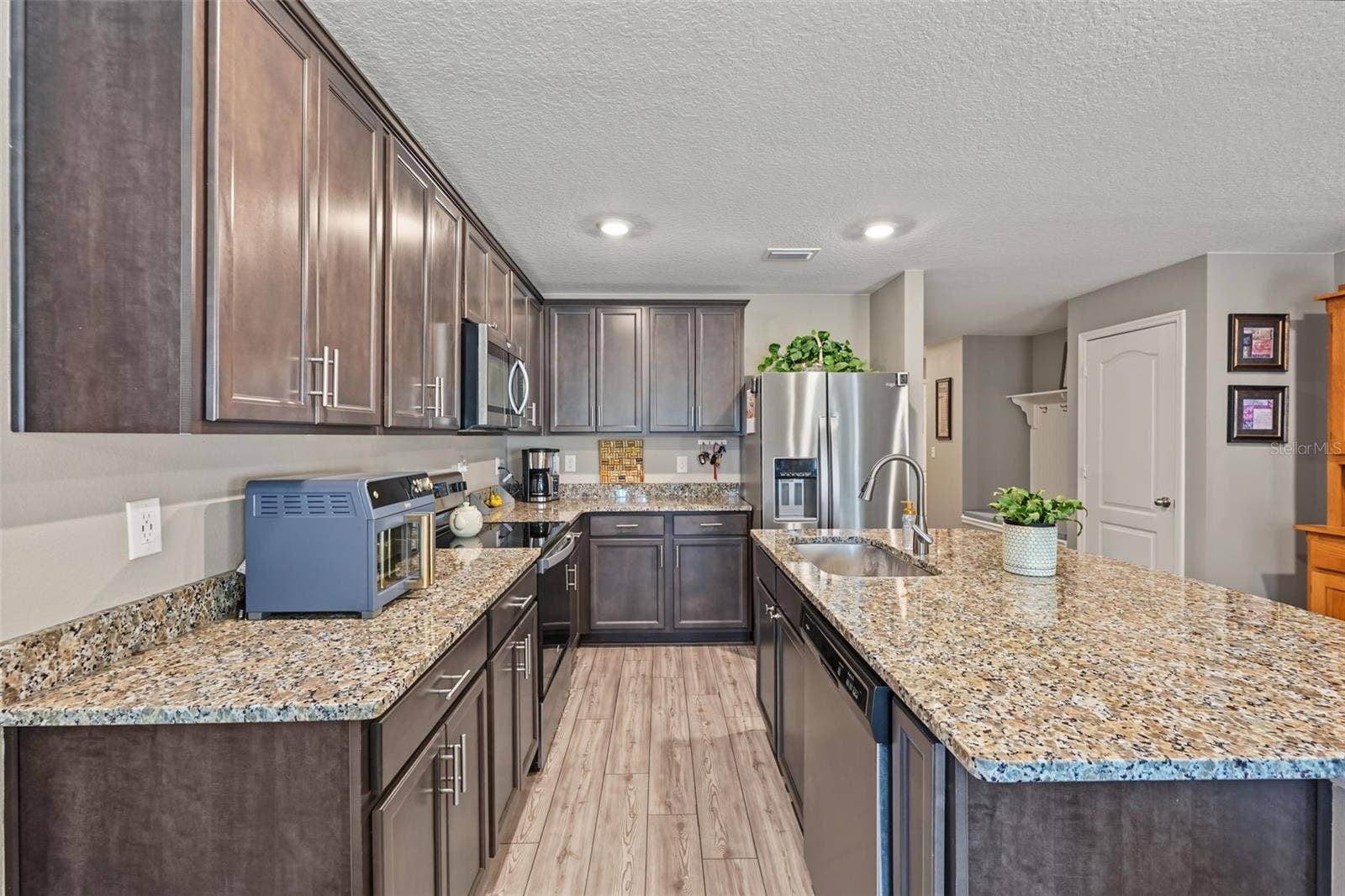 8951 SOUTHERN CHARM CIRCLE, Brooksville, FL 34613 8951 SOUTHERN CHARM CIRCLE, Brooksville, FL 34613