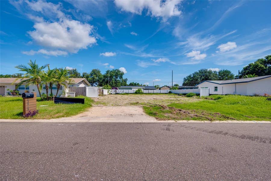 Property photo for 13945 TRINIDAD DRIVE, Seminole, FL