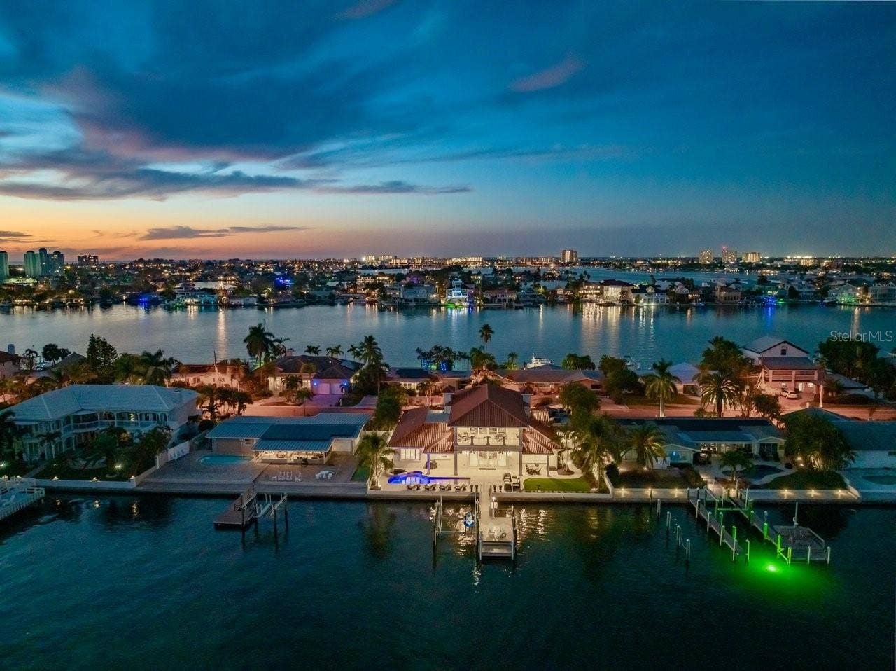 504 55 TH AVENUE, St Pete Beach, FL 33706 504 55 TH AVENUE, St Pete Beach, FL 33706
