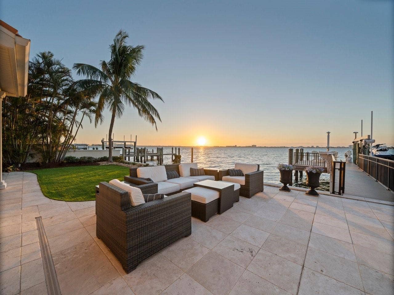 504 55 TH AVENUE, St Pete Beach, FL 33706 504 55 TH AVENUE, St Pete Beach, FL 33706