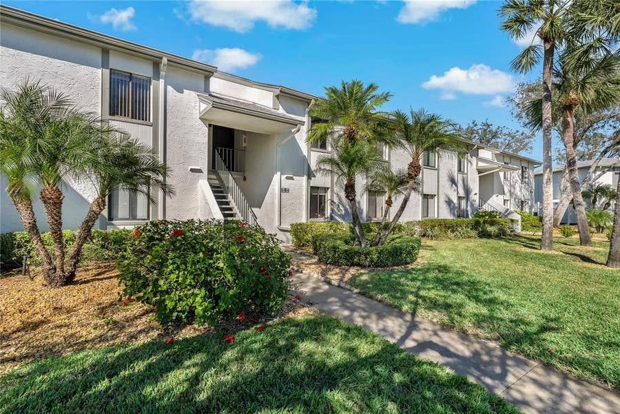 Property photo for 122 E CYPRESS COURT, #122, Oldsmar, FL
