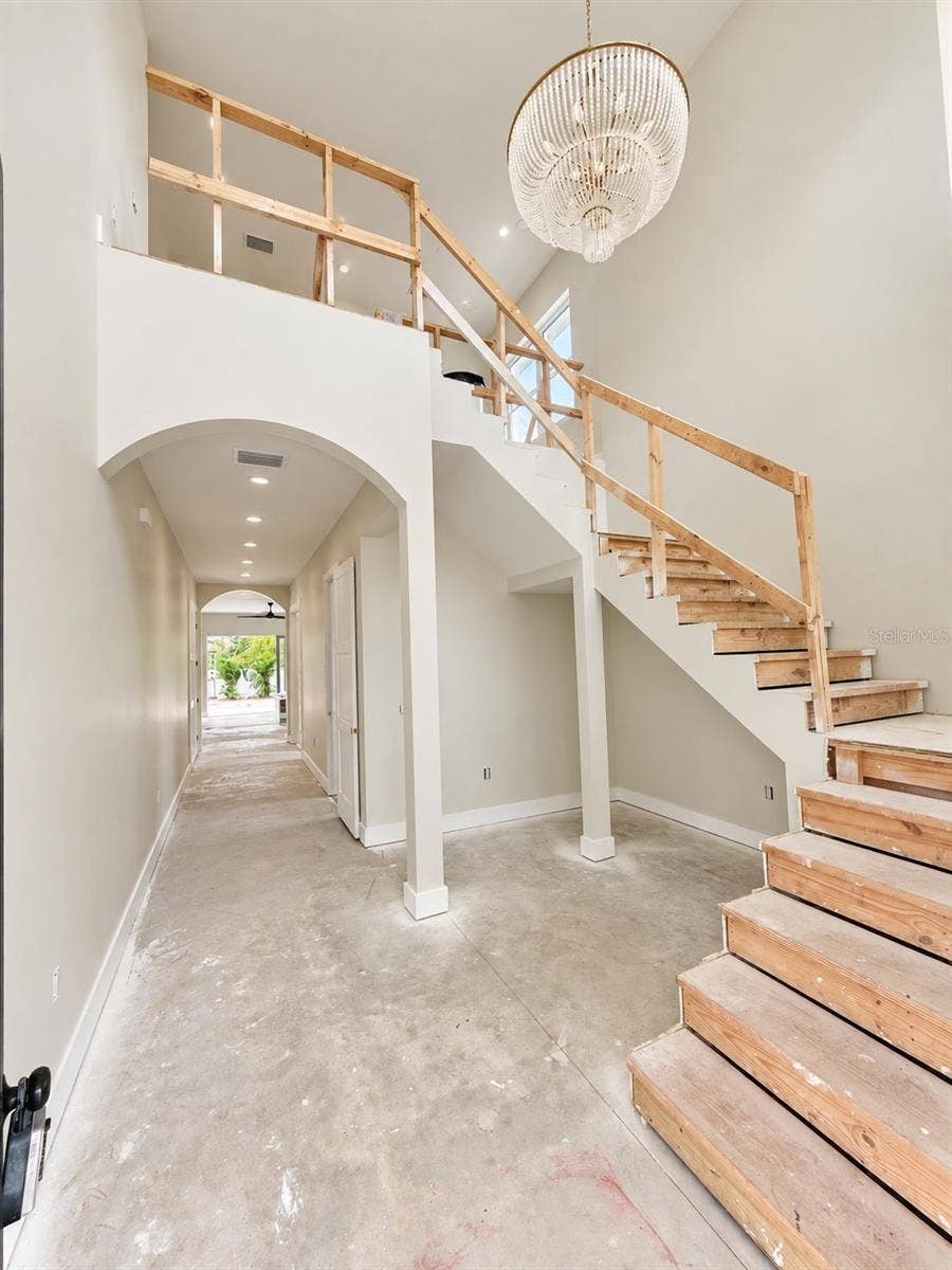 205 N WOODLYNNE AVE, Tampa, FL 33609 Entrance