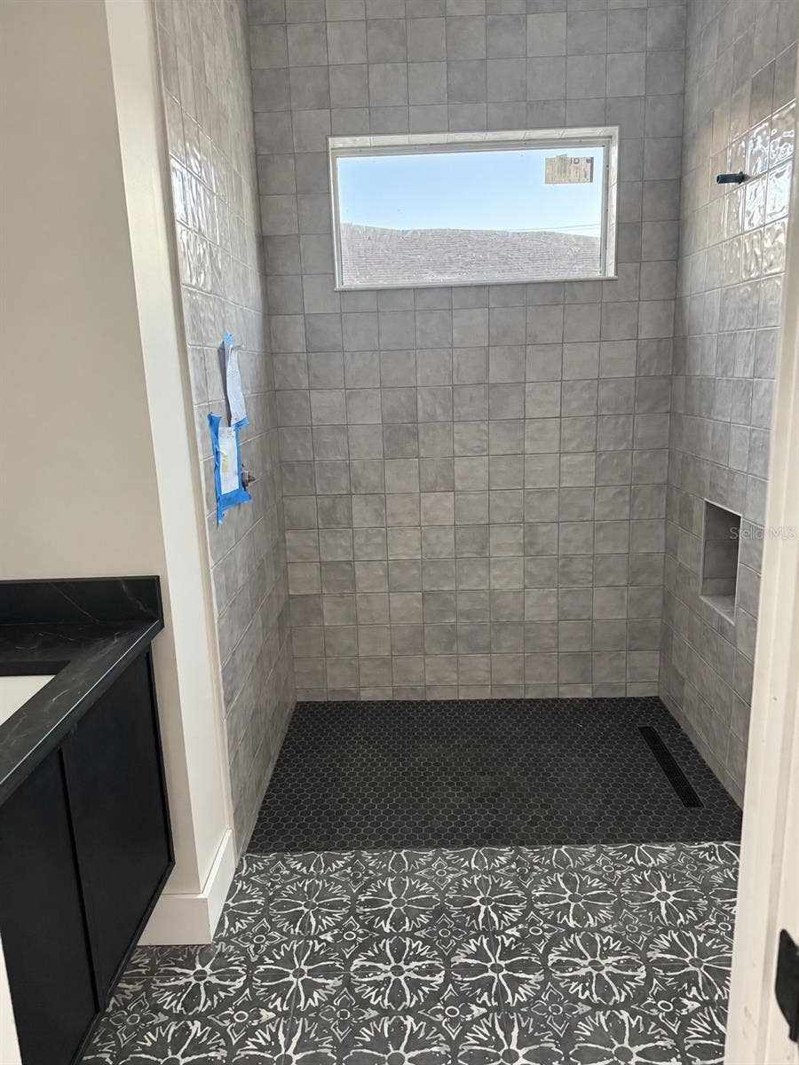 205 N WOODLYNNE AVE, Tampa, FL 33609 Downstairs bath