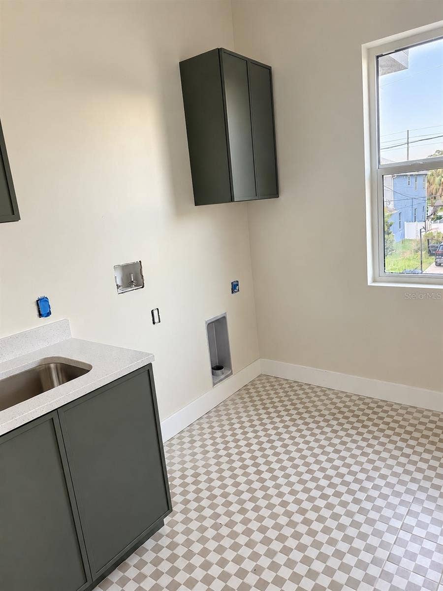 205 N WOODLYNNE AVE, Tampa, FL 33609 Laundry