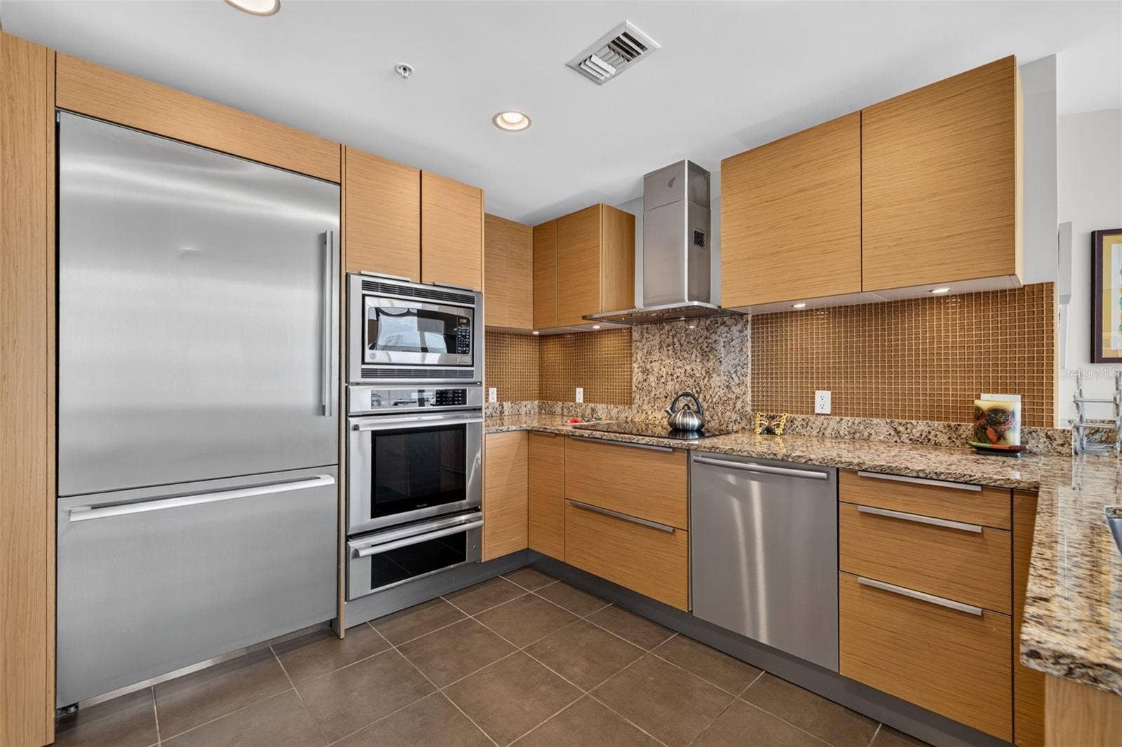 175 1ST STREET SOUTH STREET, #1106, St Petersburg, FL 33701 175 1ST STREET SOUTH STREET, #1106, St Petersburg, FL 33701