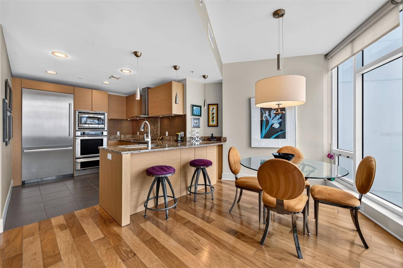 175 1ST STREET SOUTH STREET, #1106, St Petersburg, FL 33701 Top of the line appliances