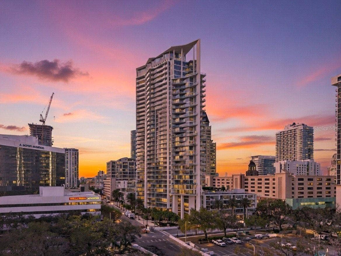 175 1ST STREET SOUTH STREET, #1106, St Petersburg, FL 33701 Welcome to City Living!