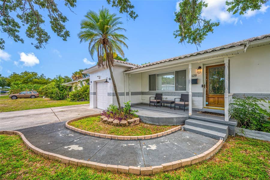 Property photo for 6219 HAMPTON DRIVE N, St Petersburg, FL