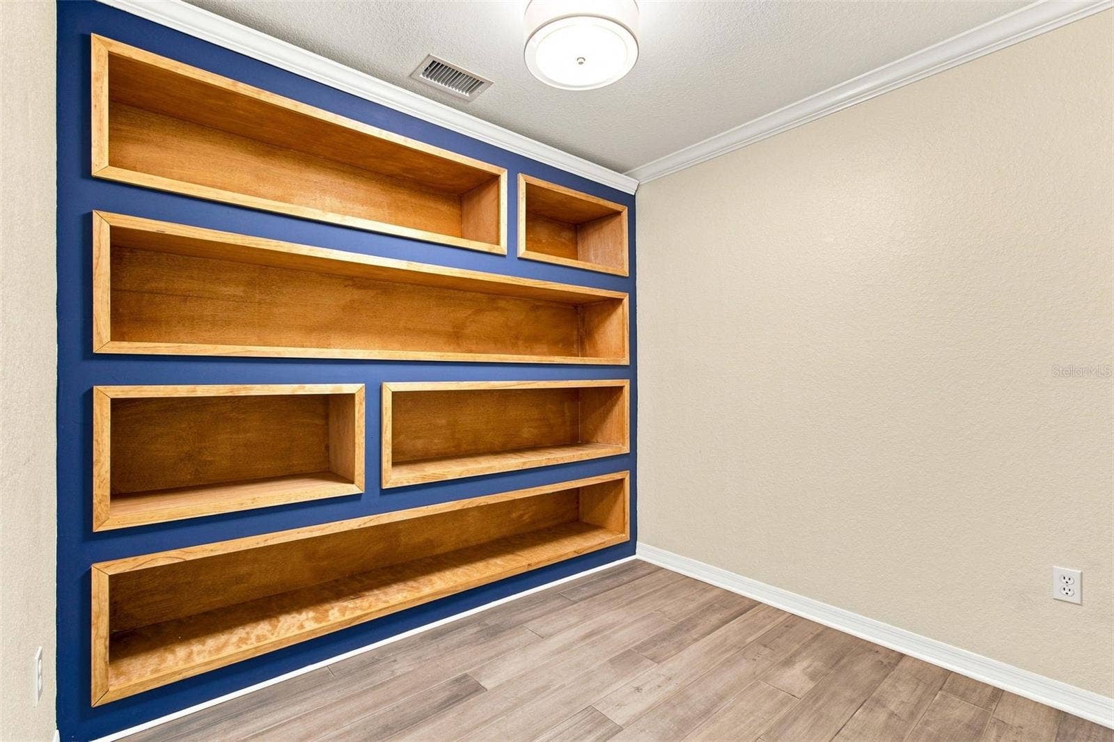 9801 MEADOW FIELD CIRCLE, Tampa, FL 33626 9801 MEADOW FIELD CIRCLE, Tampa, FL 33626