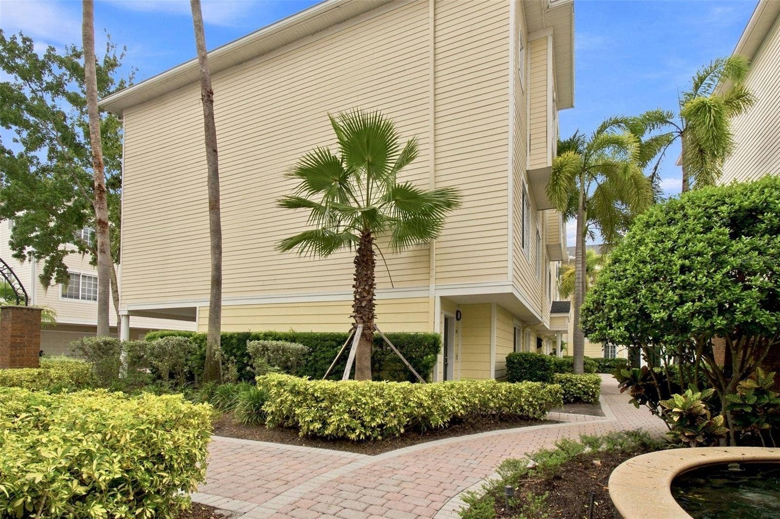 9801 MEADOW FIELD CIRCLE, Tampa, FL 33626 9801 MEADOW FIELD CIRCLE, Tampa, FL 33626
