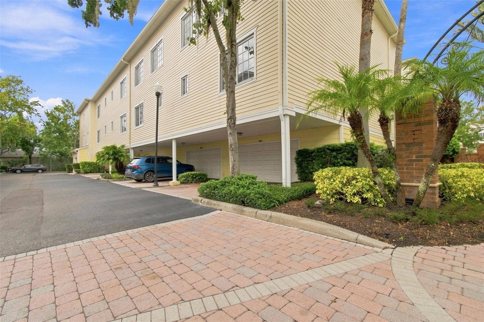 9801 MEADOW FIELD CIRCLE, Tampa, FL 33626 9801 MEADOW FIELD CIRCLE, Tampa, FL 33626